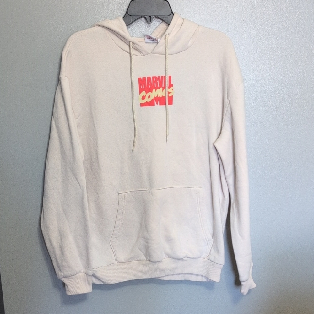 Marvel Cream Sweatshirt with Red Logo and Relaxed Fit